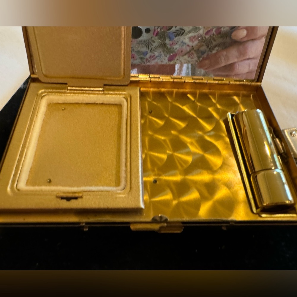 Vintage gold tone basket weave purse.